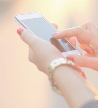 avochato-texting-pic